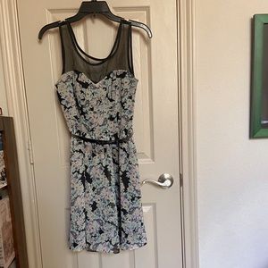 Sleeveless Sweetheart floral dress